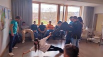 Schüler bei einer Übung zum Coolnesstraining